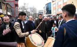 Cumhur İttifakı’nın Osmangazi Belediye Başkan Adayı Mustafa Dündar Küçükbalıklı Mahallesi’nde Sevgiyle Karşılandı