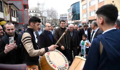 Cumhur İttifakı’nın Osmangazi Belediye Başkan Adayı Mustafa Dündar Küçükbalıklı Mahallesi’nde Sevgiyle Karşılandı