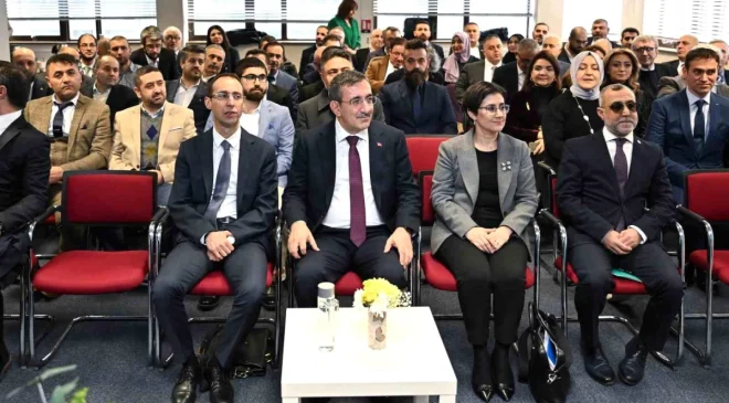 Cumhurbaşkanı Yardımcısı Cevdet Yılmaz, İngiltere’de Türk iş dünyası temsilcileriyle bir araya geldi